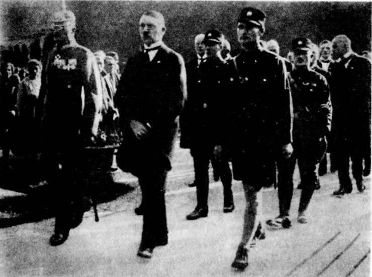 Ранняя история нацизма. Борьба за власть - i_019.jpg