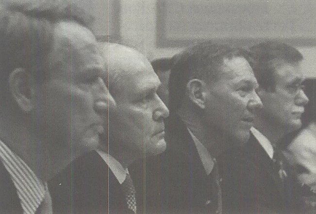 Падение титанов. Сага о ««Форде», «Крайслере», «Дженерал моторс» и упущенных возможностях - i_035.jpg