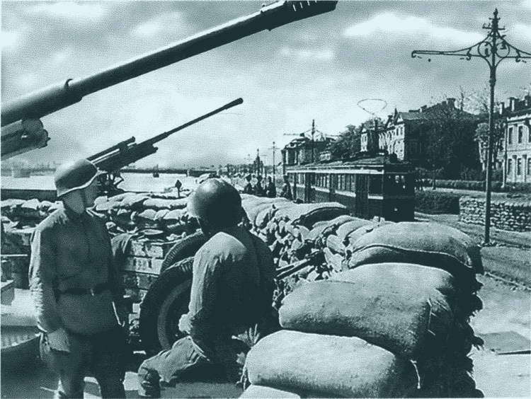 Повседневная жизнь блокадного Ленинграда - i_011.jpg