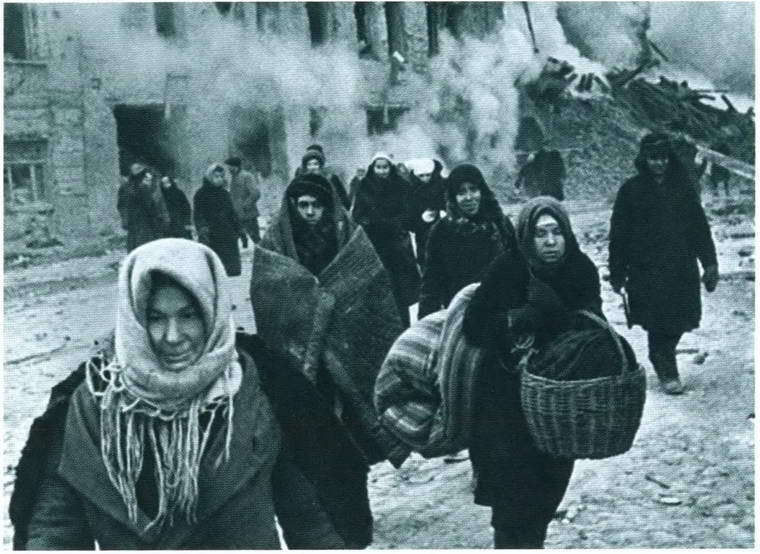 Повседневная жизнь блокадного Ленинграда - i_018.jpg