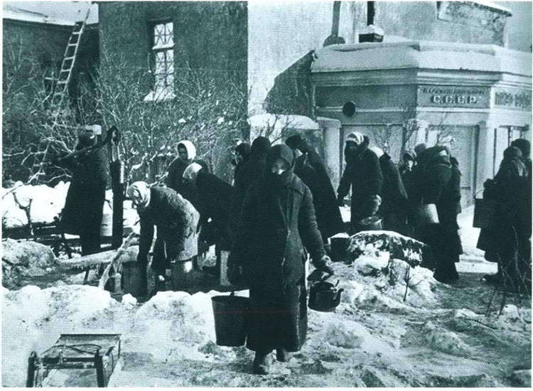 Повседневная жизнь блокадного Ленинграда - i_026.jpg