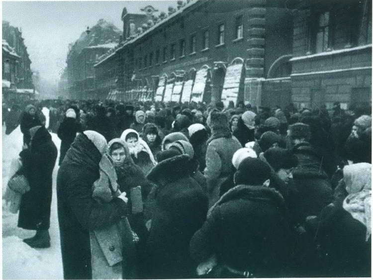 Повседневная жизнь блокадного Ленинграда - i_046.jpg