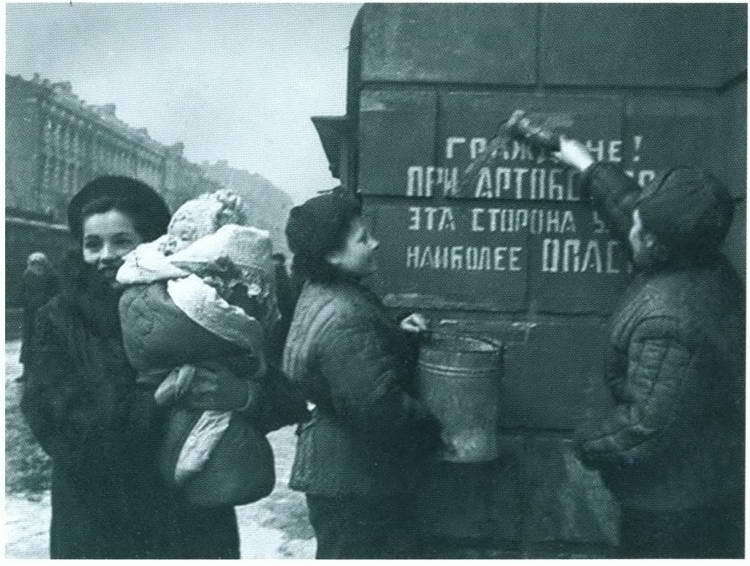 Повседневная жизнь блокадного Ленинграда - i_068.jpg