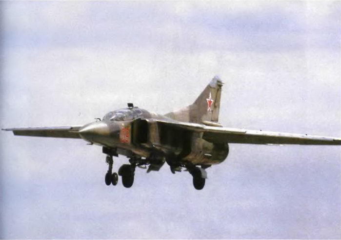 Энциклопедия современной военной авиации 1945 – 2002 ч 3 Фотоколлекция - pic_20.jpg