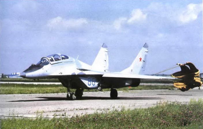 Энциклопедия современной военной авиации 1945 – 2002 ч 3 Фотоколлекция - pic_23.jpg