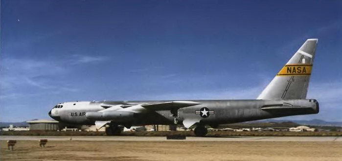 Энциклопедия современной военной авиации 1945 – 2002 ч 3 Фотоколлекция - pic_51.jpg