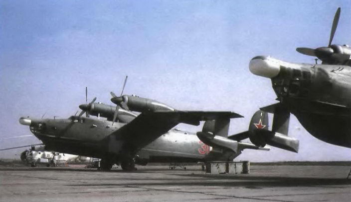 Энциклопедия современной военной авиации 1945 – 2002 ч 3 Фотоколлекция - pic_145.jpg