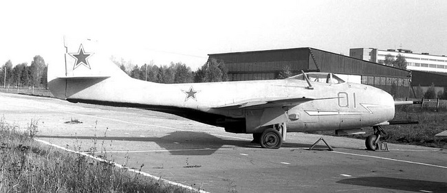 Реактивные первенцы СССР – МиГ-9, Як-15, Су-9, Ла-150, Ту-12, Ил-22 - i_069.jpg