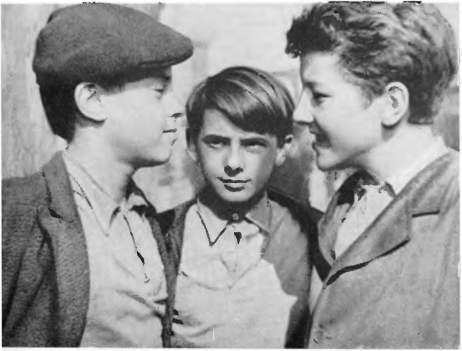 Всеобщая история кино. Том 6 (Кино в период войны 1939-1945) - i_009.jpg