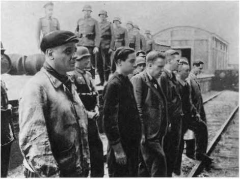 Всеобщая история кино. Том 6 (Кино в период войны 1939-1945) - i_019.jpg
